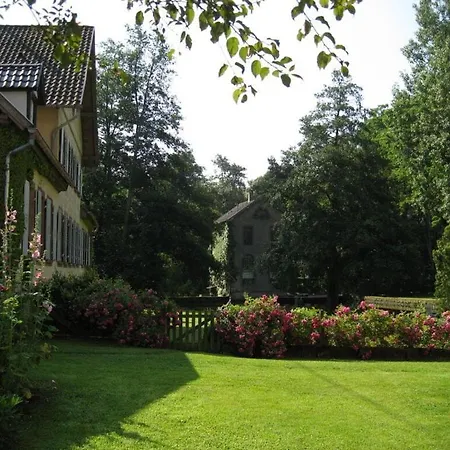 Former Parish And Schoolhouse Apartamento